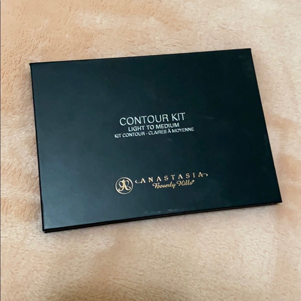 Anastasia Contour Kit powder light to medium